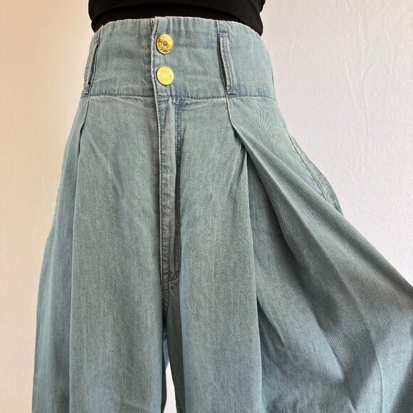 Juicy Couture Black Label Wide-Leg Crop Jeans – Luxe, Dramatic, & Effortless! - Picture 6 of 10